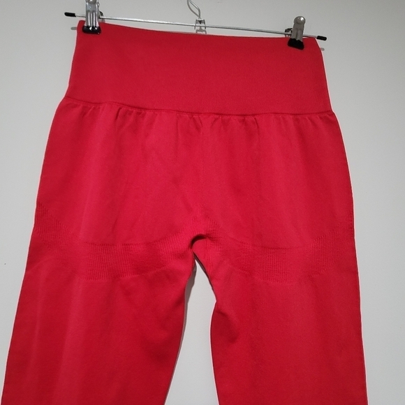 V Shred Seamless Flex Red Leggings Size Large - Picture 7 of 11